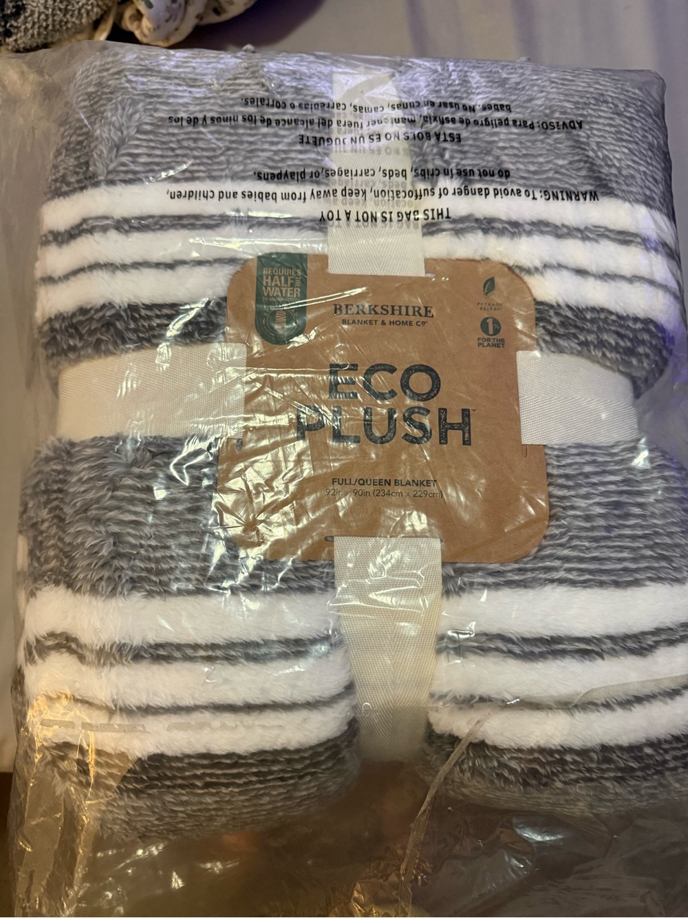 NIP Berkshire Eco Plush blanket grey & white full/queen size